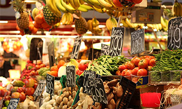 spain-madrid-food-market-fruit-stall