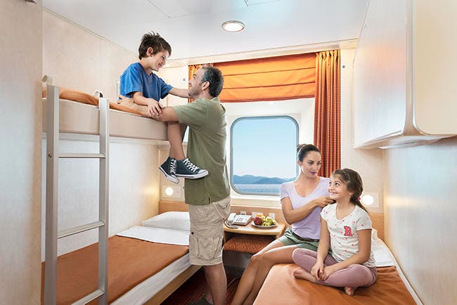 Disfruta de camarotes espaciosos y con diseño ergonómico a bordo de Superfast Ferries