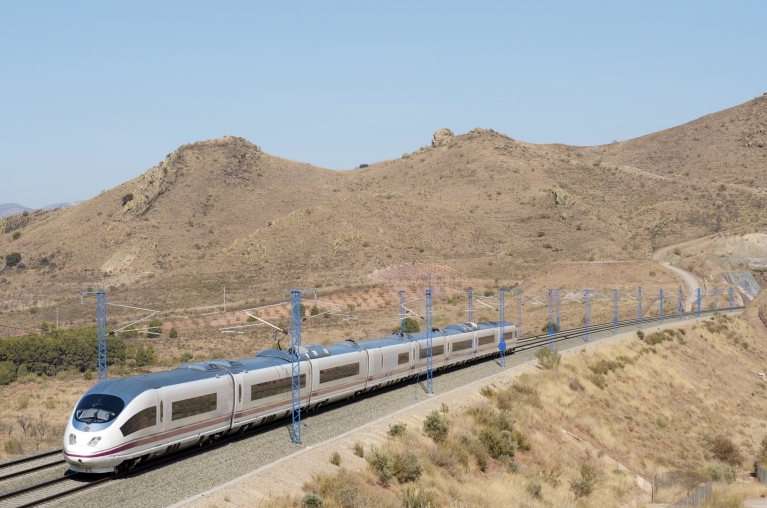 스페인 사라고사(Saragossa)의 아베(AVE) 고속 열차