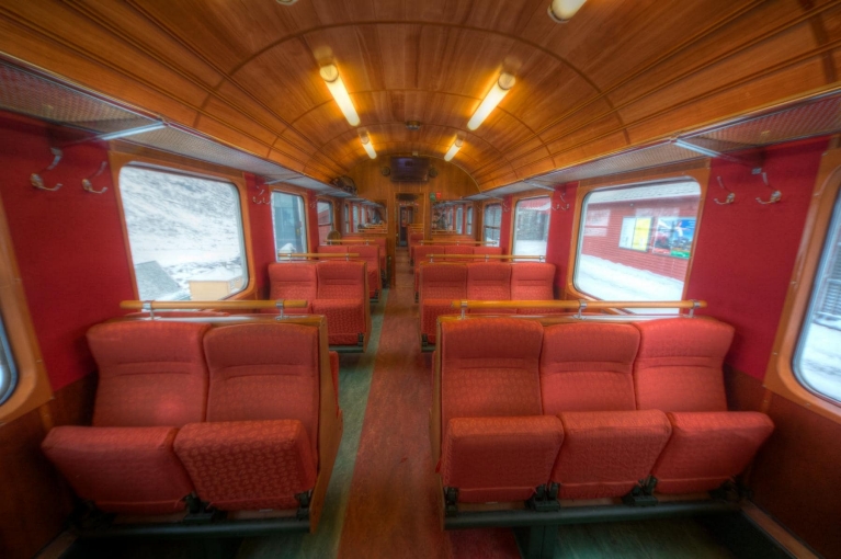 Interior de um trem da Flam Railway