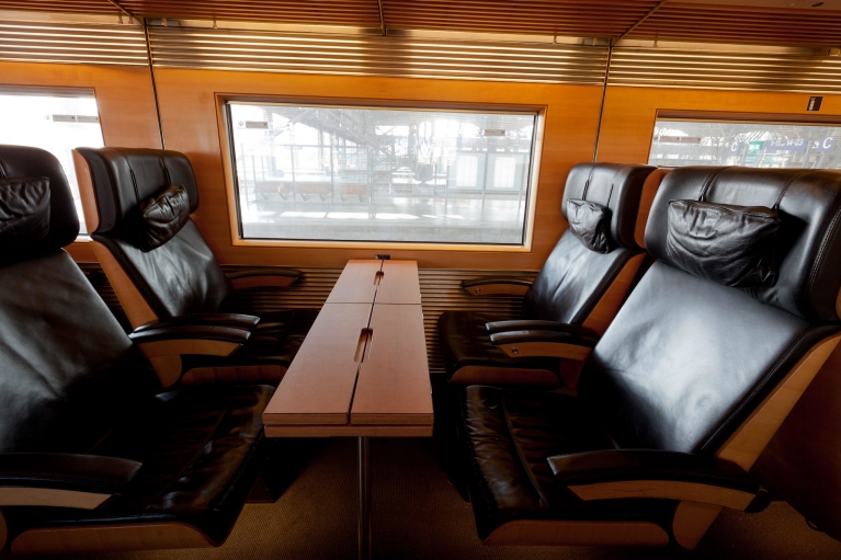 Interior da 1ª classe do trem ICE de alta velocidade