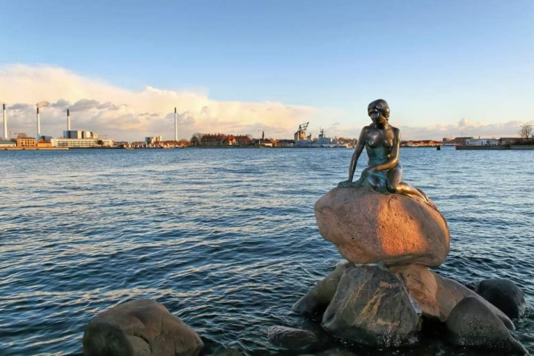 コペンハーゲンの人魚姫の像