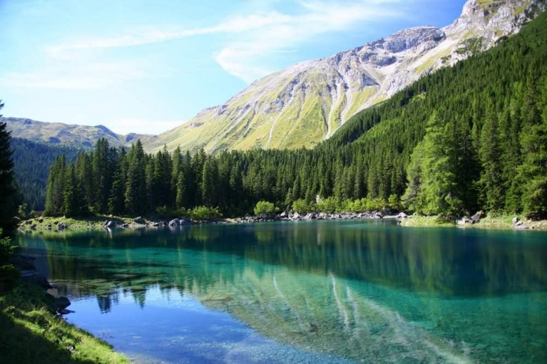 Montanhas e lago no Tirol