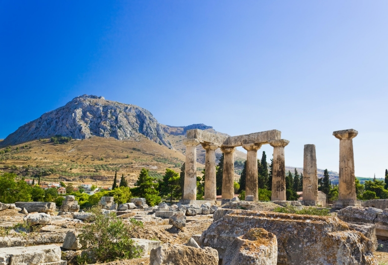 Vista da Antiga Corinto e de Acrocorinto