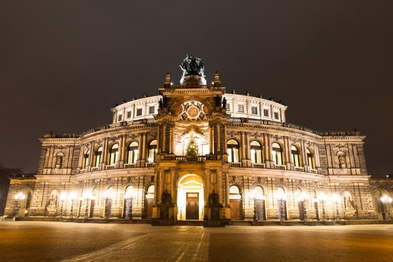 ドイツ、ドレスデンのゼンパーオペラハウス