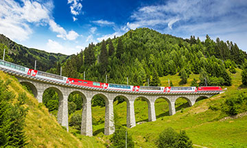 switzerland-landwasser-viaduct-train-on-sunny-day